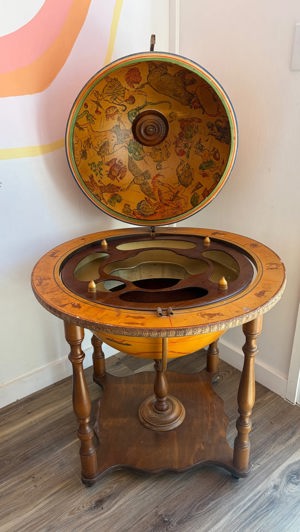 Atlas vintage globe bar