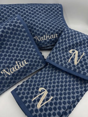 Embroidered personalized towels de Uniquely Yours Embroidery LLC, Anoka, MN