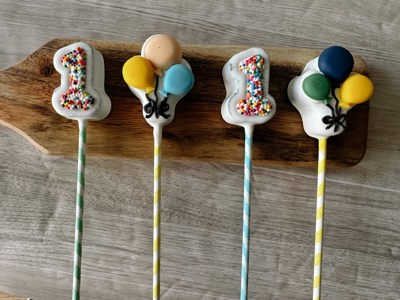 First birthday balloon cake pops