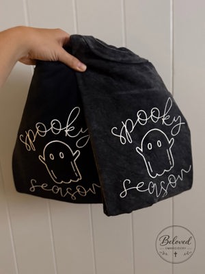 Ghost design crewneck or color tone T-shirt de Beloved Embroidery, MN